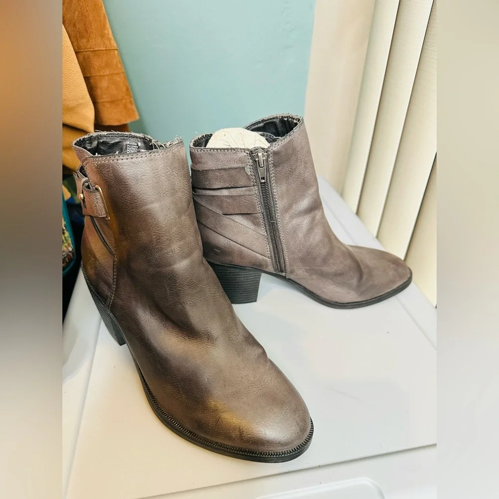 Madden Girl Klaudia Brown Faux Leather Ankle Booties Size 9